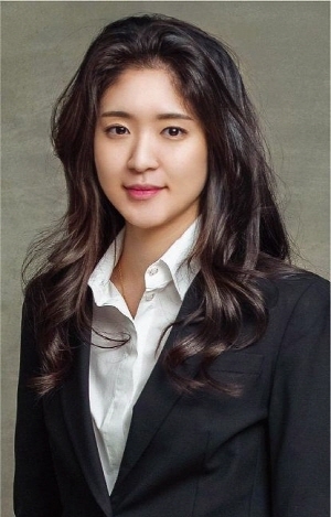 서경배 아모레퍼시픽그룹 회장의 장녀 서민정 담당이 이달 이니스프리 주식 2만3222주(9.5%)를 서경배과학재단에 기부금으로 출연해 그 배경에 주목을 받고 있다.(사진=아모레퍼시픽)